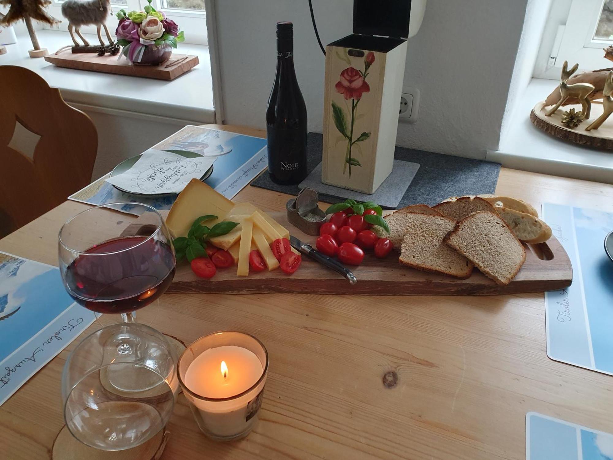 Ferienwohnung Tiroler Auszeit & Whirlpool Hofen Bagian luar foto